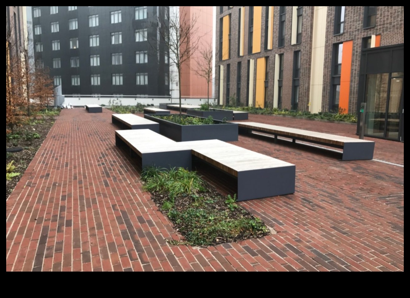 Zīmulis un bruģis: pilsētas ielu faktūras tveršana