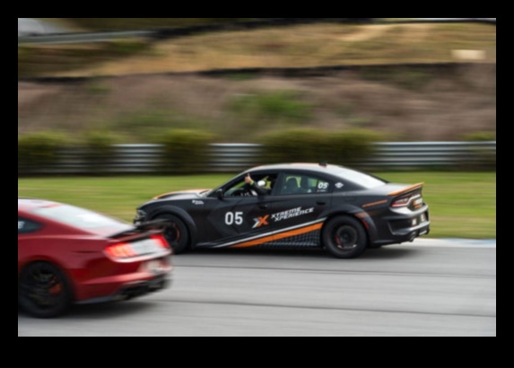 Track Day Bliss: sporta automašīnas un augstas veiktspējas braukšana