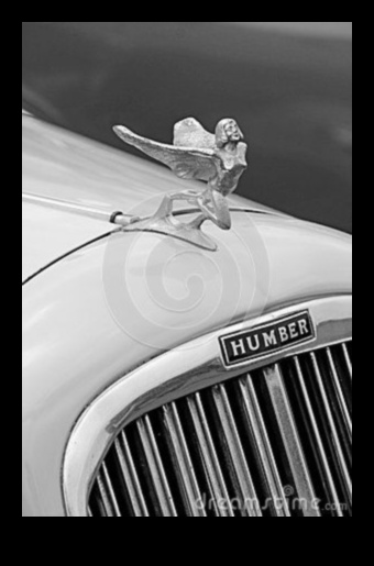 Aiz motora pārsega: klasisko automašīnu kultūras nozīme