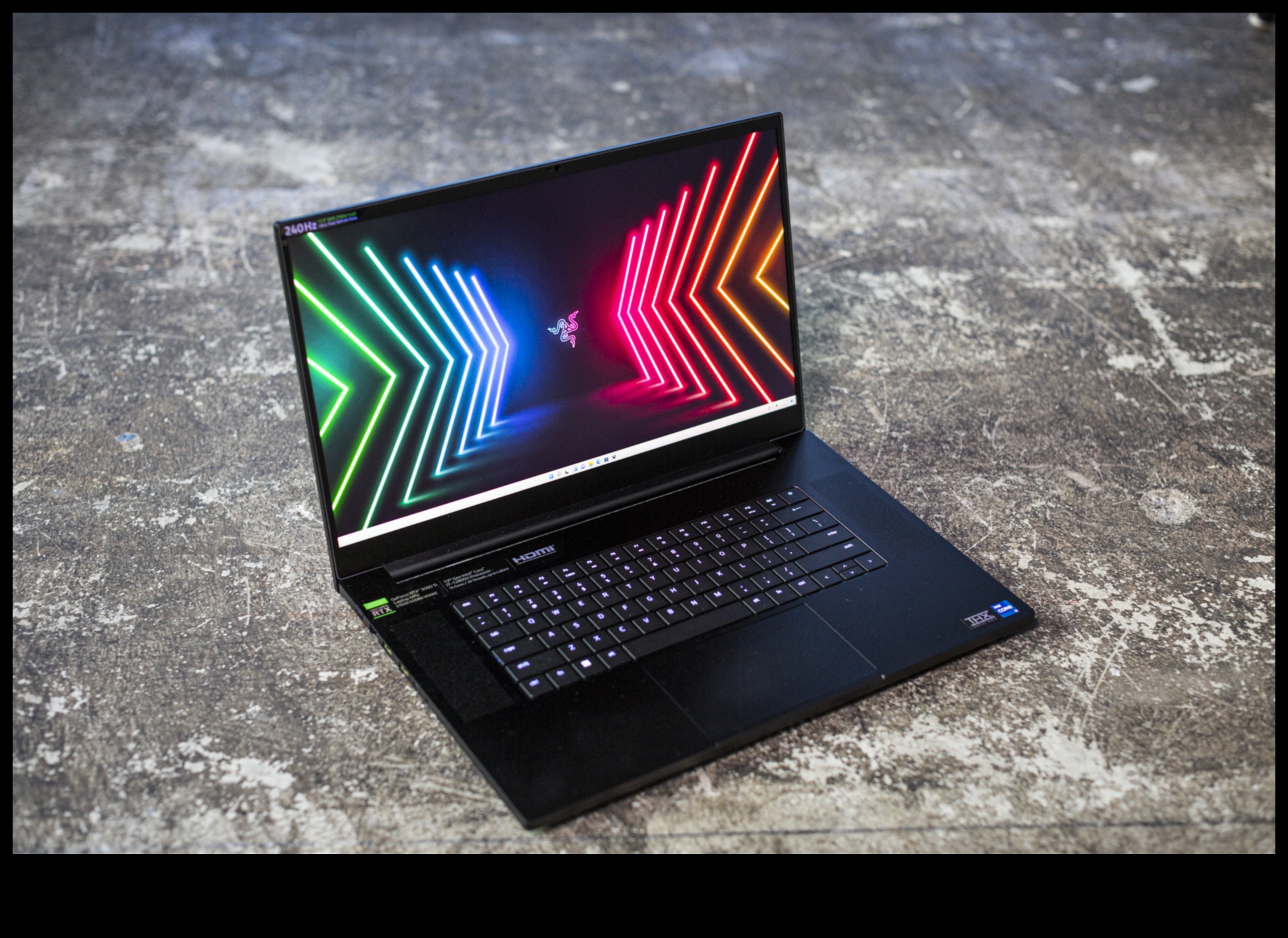 Divējāda lietojuma ierīces: klēpjdatori spēlēm un radošam darbam