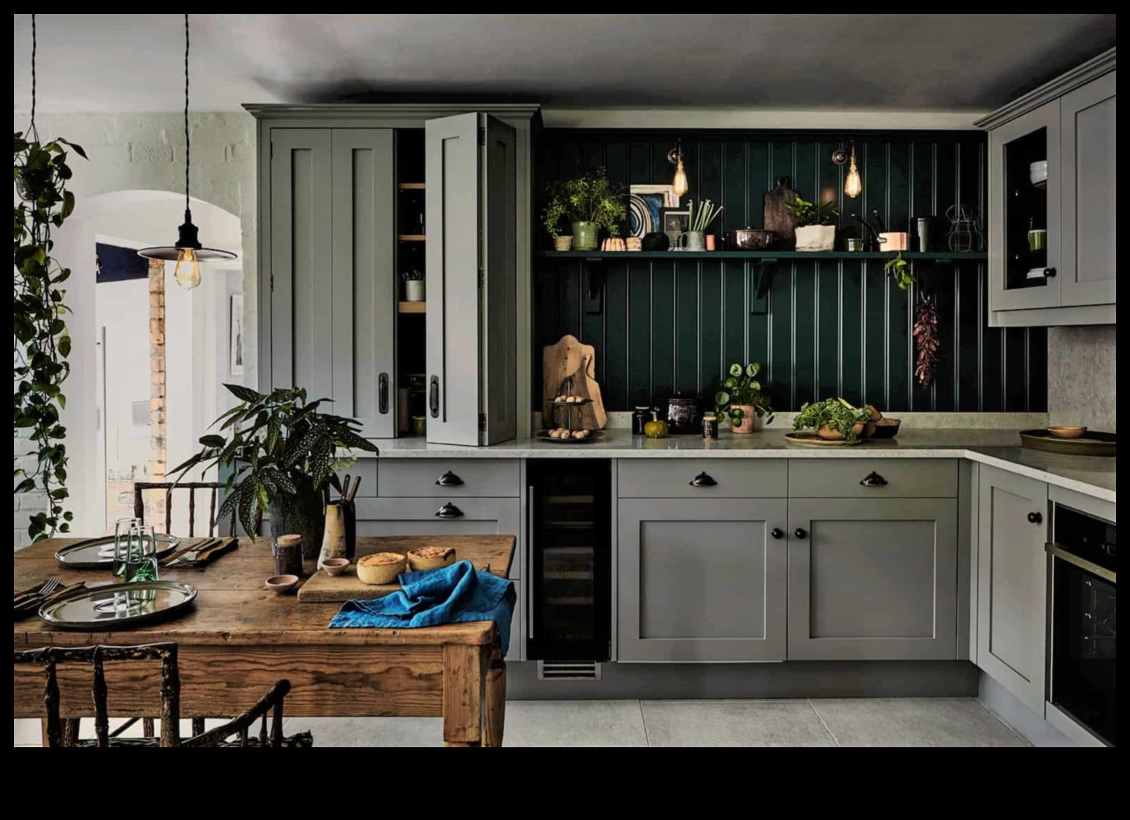 Lauku stila virtuves dekors burvīgai gaisotnei