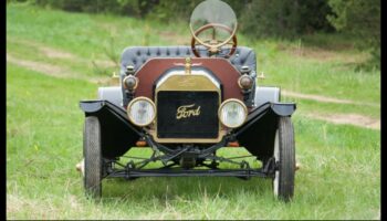 Ceļojumi ar leģendām: seno automašīnu un velosipēdu vēsture