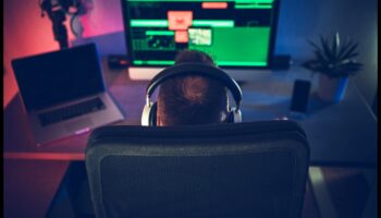 Galda pagarinājuma prieki: piederumi klēpjdatora darbvietas paplašināšanai