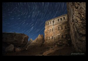 Ilgas ekspozīcijas leģendas: kameras gaismas un zvaigžņu taku tveršanai